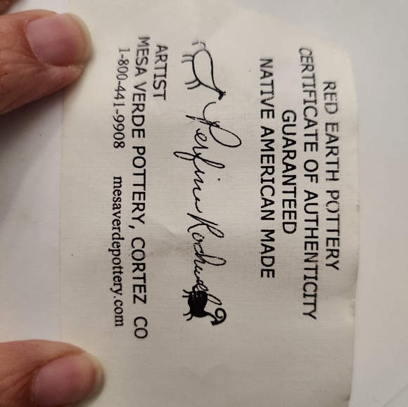 Native American Vase Signed w/Certificate from Red Earth Pottery Virginia - Picture 3 of 8